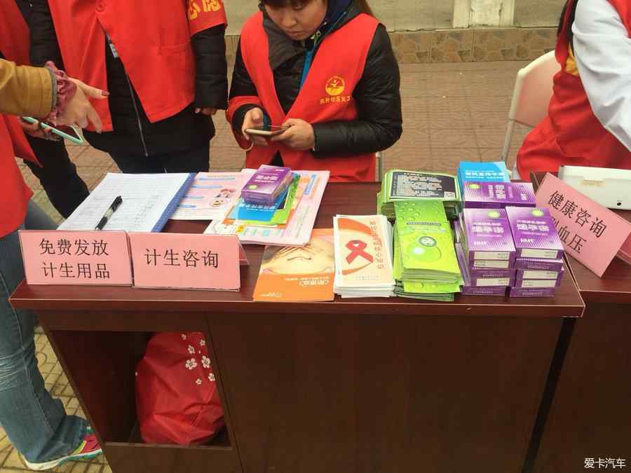 黏人的这个周末很充实--当志愿者,包饺子,采草莓